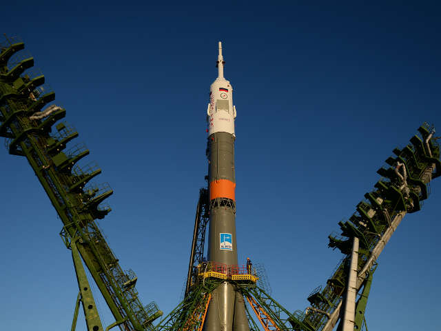 Одной из особенностей этого старта станет то, что ракета-носитель "Союз-ФГ" с кораблем "Союз ТМА-15М" будет запущена с 31-й площадки, а не с первой ("Гагаринской"), в связи с проведением плановых ремонтных работ инфраструктуры стартового комплекса номер 1