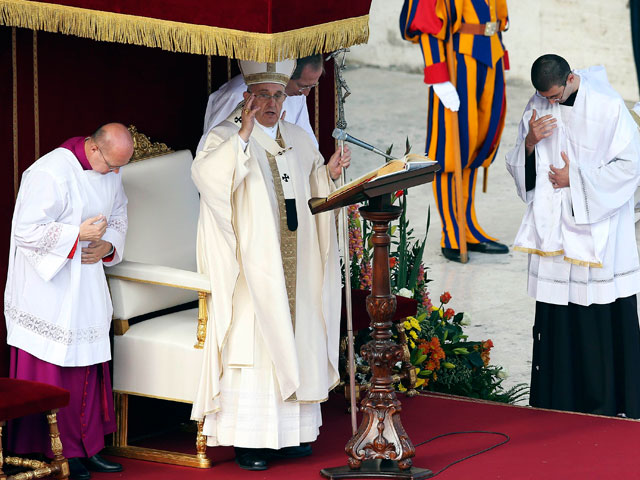 Папа Римский Франциск на церемонии в Ватикане назвал новых католических святых