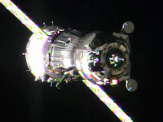 Транспортный пилотируемый корабль "Союз ТМА-15М" успешно пристыковался к Международной космической станции в автоматическом режиме
