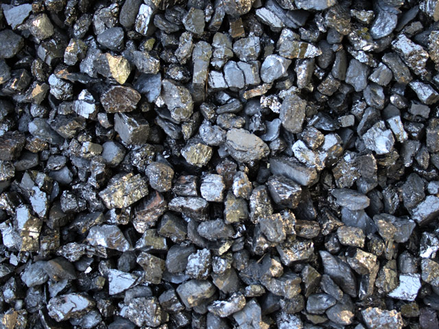 В Донбасской топливно-энергетической компании (ДТЭК) и компании "Центрэнерго" утверждают, что поставки угля из России были приостановлены