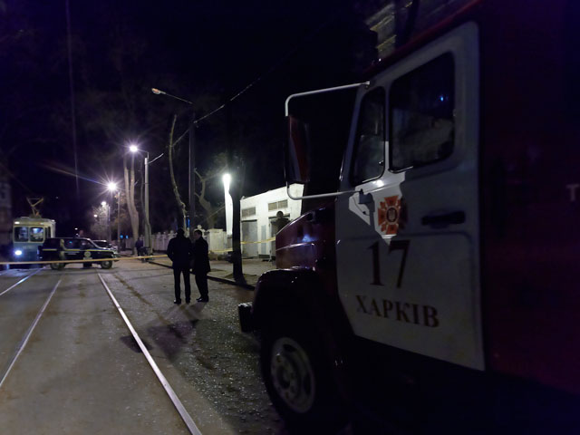 "В доме окна повыбивало", "два раза бахнуло": в районе военной части Харькова прогремели взрывы