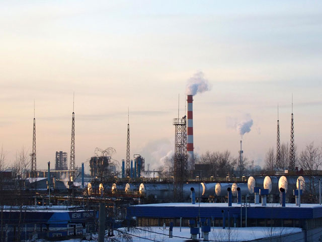 Росприроднадзор обратился в Симоновский суд Москвы с требованием признать Московский нефтеперерабатывающий завод, который принадлежит "Газпром нефти", виновным в загрязнении воздуха в столице