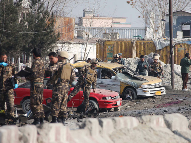 Двое сотрудников британского посольства в Кабуле стали жертвами террориста-смертника, который взорвал автомобиль возле дипломатической миссии Великобритании в столице Афганистана утром 27 ноября