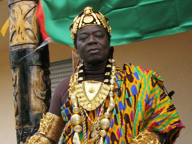 В Германии у африканского короля, правящего своим племенем по Skype, украли все четыре короны