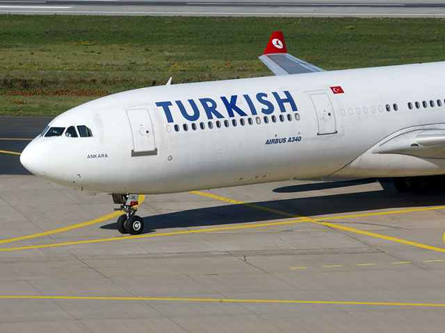 Турецкая авиакомпания Turkish Airlines уволила стюардессу, которая помимо этого работала моделью