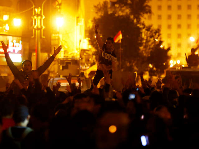 Среди пострадавших - пятеро активистов, выступавших против вынесенного в субботу оправдательного приговора экс-президенту Египта Хосни Мубараку.