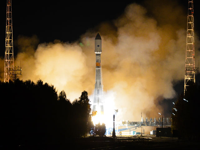 Старт ракеты-носителя "Союз-2.1б" с космическим аппаратом "Глонасс-М" с космодрома Плесецк, 2 октября 2011 года