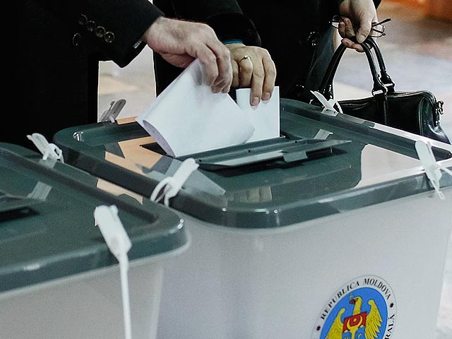 Центральная избирательная комиссия Молдавии ведет подсчет голосов вручную, пока специалисты восстанавливают электронную систему учета избирателей в ходе парламентских выборов