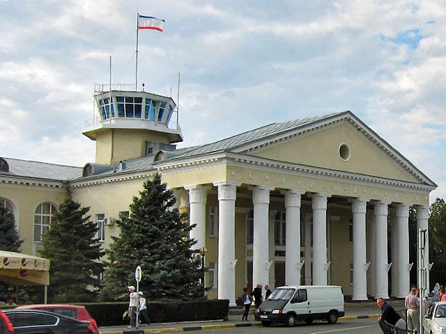 Аэропорт "Симферополь" не принимает и не отправляет самолеты из-за сильного тумана
