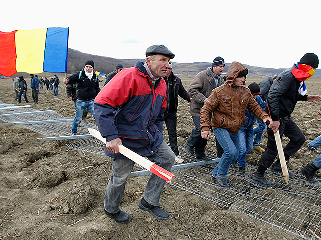 Власти Румынии заявили, что Москва финансировала антифрекинговые кампании в деревне Пунгести на востоке страны, где работает американская энергетическая компания Chevron