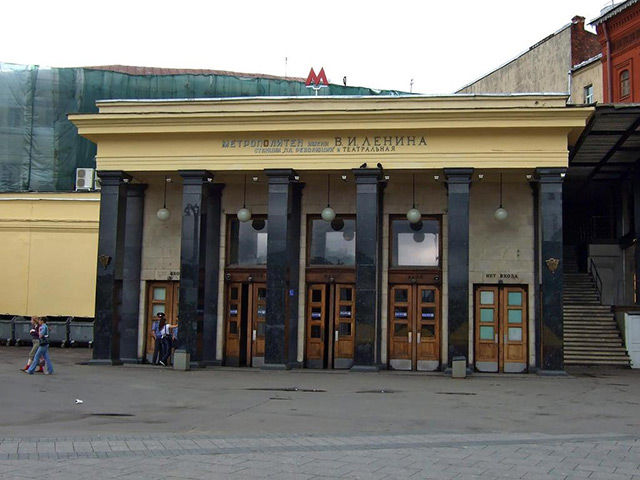 Представители нижней палаты российского парламента в ночь на 4 декабря проведут учения по гражданской обороне на станции метро "Театральная"
