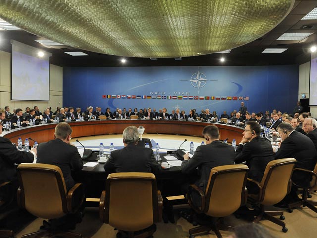 Министры иностранных дел 28 стран НАТО вместе с властями Украины осудили наращивание Российской Федерацией военной мощи в Крыму