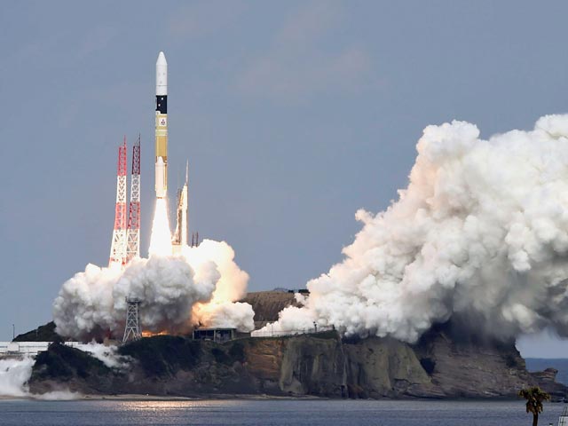 2 декабря в Японии с третьей попытки удалось запустить космический зонд Hayabusa 2 ("Сокол 2"). На этот раз погода не помешала и ракета H-IIA с зондом отправилась к астероиду 1999 JU3, который был обнаружен в 1999 году учеными из США