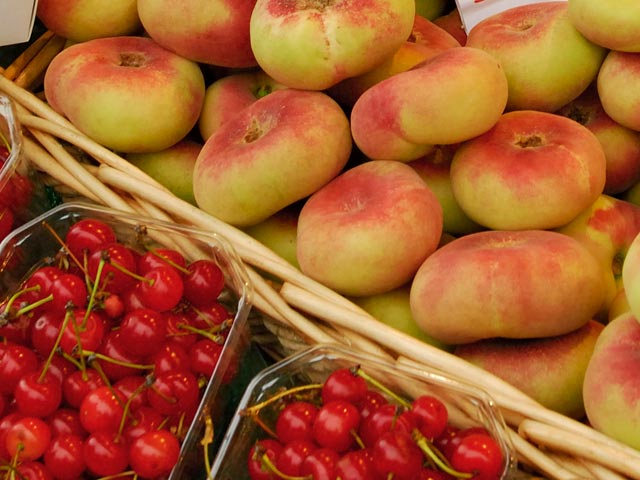 Российская сторона заподозрила Албанию в контрабанде европейских фруктов в РФ в середине ноября. Поставки абрикосов, вишни и персиков из этой страны в 2014 году выросли в четыре раза по сравнению с 2013 годом