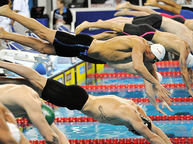 Сборная России установила мировой рекорд в квалификационном заплыве мужской комбинированной эстафеты 4 по 50 метров на чемпионате мира по плаванию в Дохе (Катар)