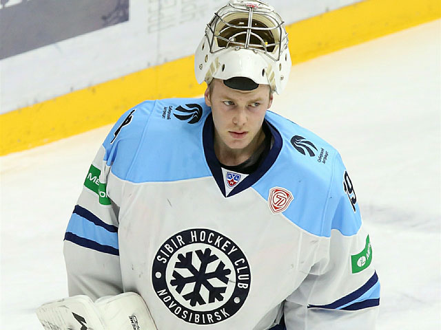 Голкипер хоккейного клуба "Сибирь" Микко Коскинен отказался выступать за команду, требуя повышения своей зарплаты из-за резкого повышения курса евро