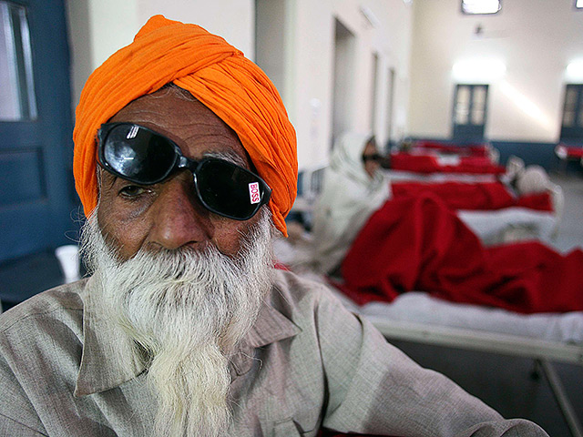 В Индии 15 человек уже потеряли зрение и еще 45 находятся в зоне риска и могут также его лишиться. Таков итог операции по удалению катаракты, произведенной в медицинском лагере на северо-западе страны