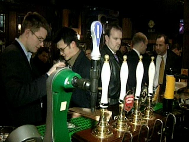 Эстли Эбботс, долгие годы возглавлявший пивоваренный завод, заявил, что именно растущая численность мусульман в Британии убивает бизнес пабов и производителей алкоголя