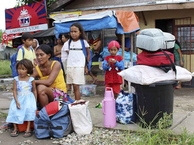 Из-за надвигающегося на Филиппины тайфуна "Хагупит"  ("Руби") местные власти эвакуировали более полумиллиона человек. В связи с угрозой армия государства приведена в состояние высшей готовности