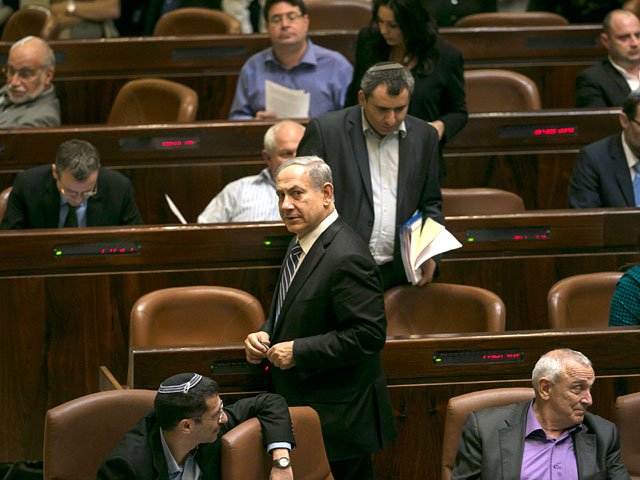 Депутаты израильского кнессета (парламента) проголосовали за то, чтобы распустить этот представительный орган после того, как на прошлой неделе премьер-министр Израиля Биньямин Нетаньяху объявил об отставке двух министров