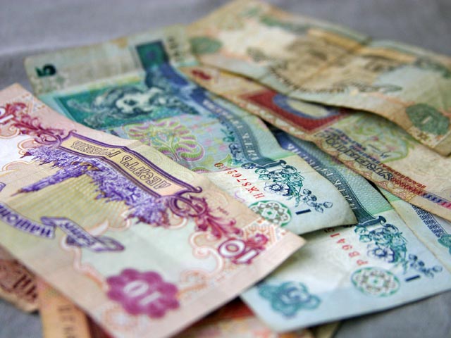 "Рядом лежали какие-то документы украинского банка БТА. Там есть всякие банкноты, и 10, и 20, и 100, и 500", - пишет Гатман