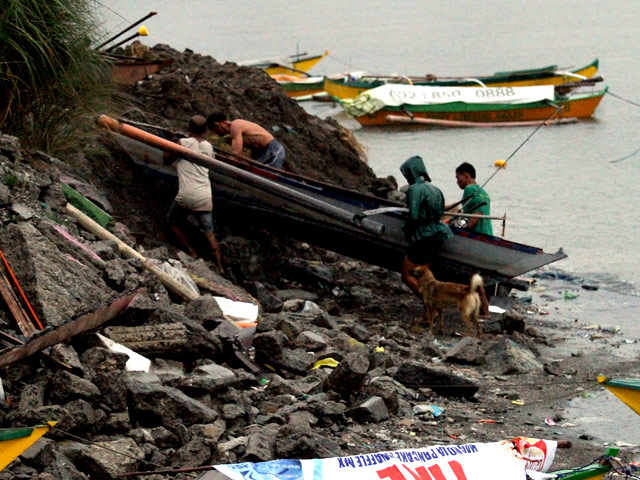 Тайфун "Хагупит", обрушившийся на Филиппины на прошлой неделе, унес жизни 27 человек