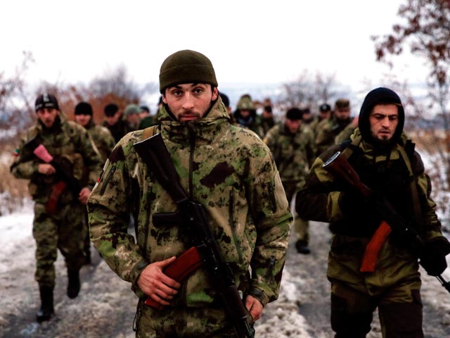На стороне пророссийски настроенных сепаратистов в Донецкой области Украины сражаются десятки чеченцев, утверждает пресса