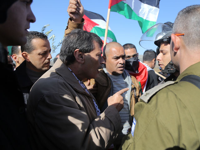 55-летний Зиад Абу Эйн, занимавший пост министра по делам поселений в правительстве Палестинской автономии, был ранен в ходе арабской демонстрации против существования форпоста Адей Ад. Его доставили в больницу Рамалла, где он скончался