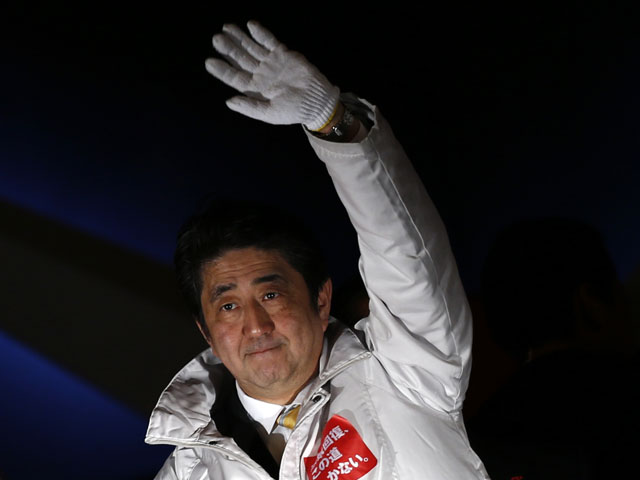 Премьер-министр Синдзо Абэ заявлял, что уйдет в отставку, есть вновь не получит в нижней палате парламента устойчивого большинства