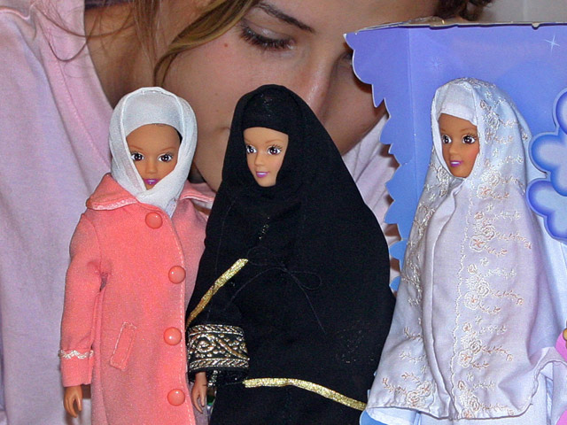 В 2003 году на прилавках магазинов появилась первая кукла-мусульманка Фулла