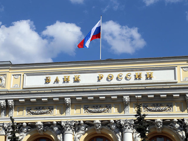 Центробанк России на фоне непрекращающегося падения рубля выпустил доклад, в котором рассматриваются возможные сценарии развития экономики в РФ