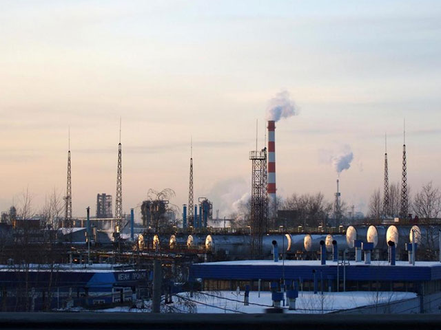 Завод "Газпром нефти", который без разрешения испортил воздух в Москве, выплатит штраф