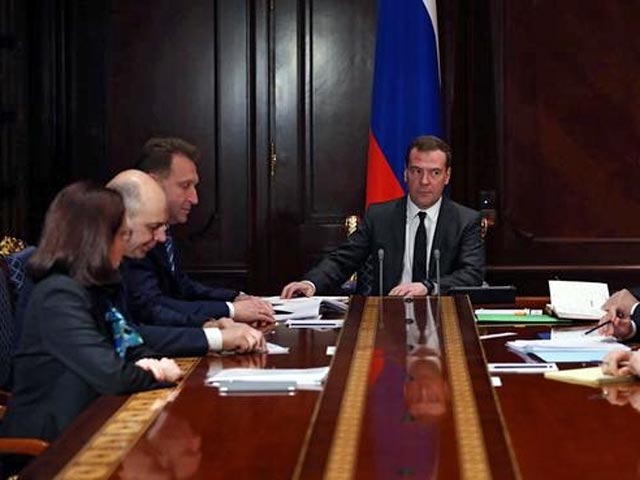 В правительстве РФ провели экстренное совещание из-за ситуации на валютных рынках