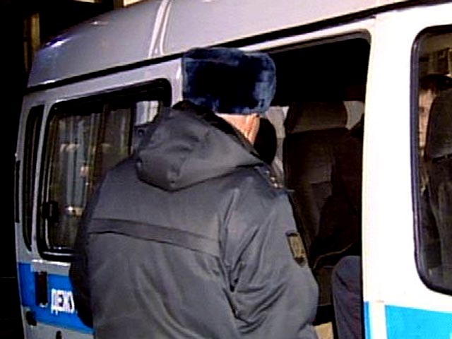 Полиция Санкт-Петербурга ищет мужчину, подозреваемого в жестоком избиении старушки с целью ограбления. Злоумышленник выследил женщину, забиравшую на почте пенсию, и напал на нее в подъезде