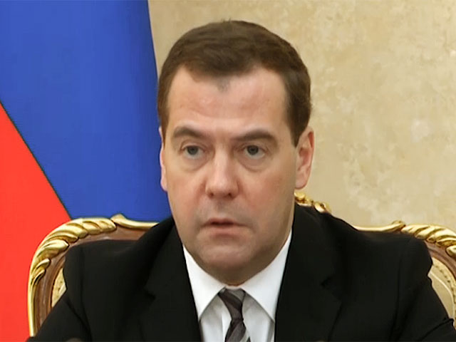 Премьер-министр России Дмитрий Медведев поручил первому заместителю Игорю Шувалову ежедневно отслеживать реализацию экспортерами на рынке своей валютной выручки