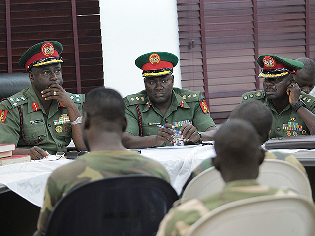 Военный суд Нигерии в среду приговорил 54 солдат к смертной казни за отказ воевать с исламистской группировкой "Боко Харам"