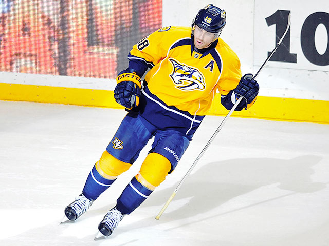 Нападающий "Нэшвилла" Джеймс Нил стал первым игроком в Национальной хоккейной лиге (НХЛ), оштрафованным за симуляцию после введения данного правила перед стартом нынешнего сезона