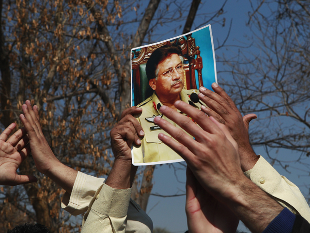В декабре 2003 года было совершено две попытки покушения на Первеза Мушаррафа путем подрыва. Погибли 14 человек и более 50 пострадали