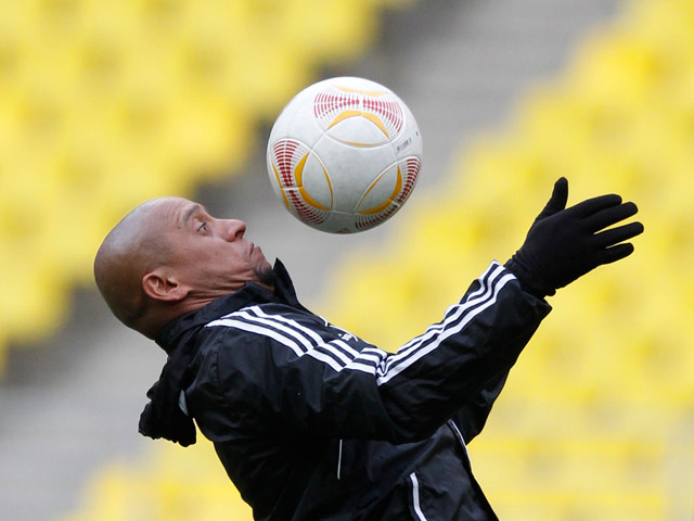 Знаменитый в недавнем прошлом футболист Роберто Карлос уволен с поста главного тренера турецкого клуба "Сивасспор"