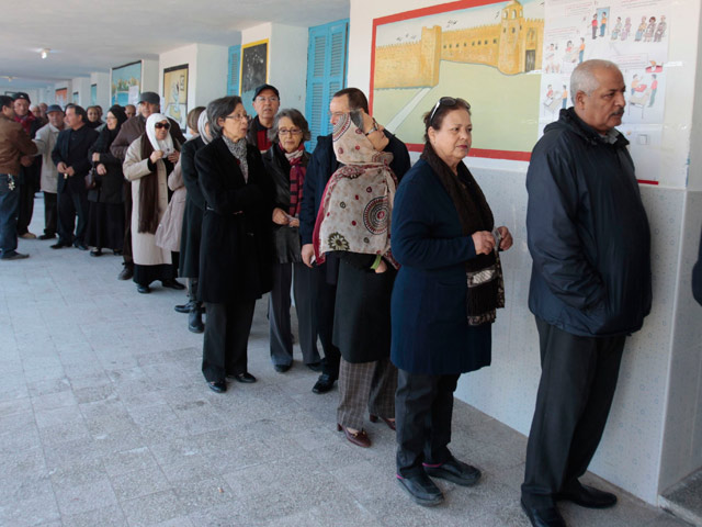 Тунис в воскресенье выбирает президента на первых свободных всеобщих выборах