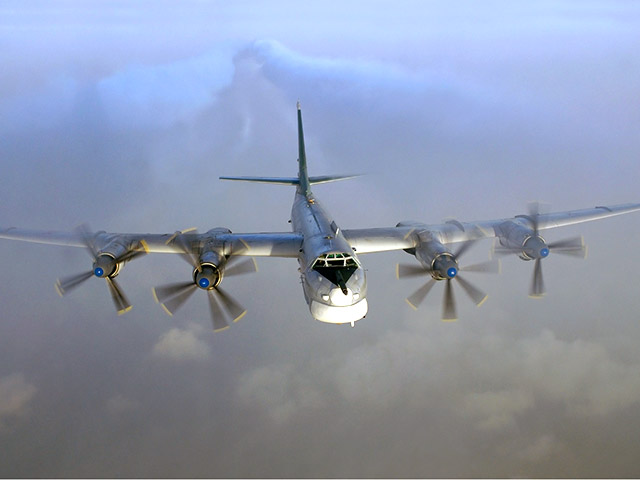 Два бомбардировщика "Ту-95" (по классификации НАТО - "Медведи Эйч") 13 декабря 2014 года пролетели на бреющем полете над американским островом Гуам в Тихом океане, где расположена крупнейшая военная база США