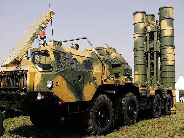 Федеральная служба безопасности (ФСБ) России объявила, что в уходящем 2014 году неоднократно выявляла попытки украинских граждан нелегально приобрести в РФ комплектующие к зенитно-ракетным комплексам "С-300" и "Бук-М1"
