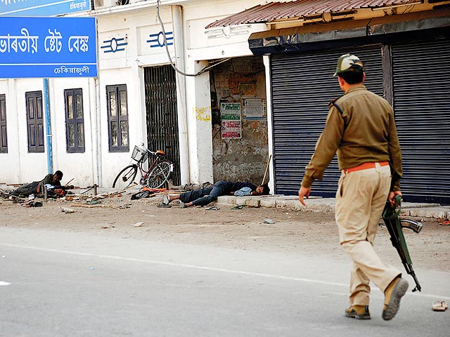 Число жертв нападения боевиков в индийском штате Ассам увеличилось до 76