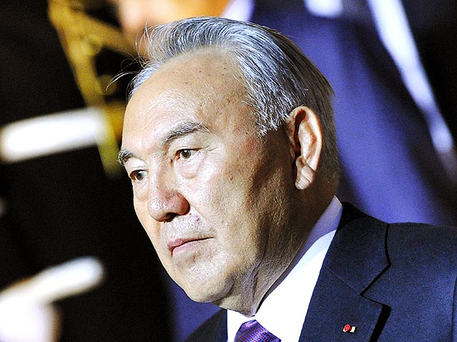 Президент Казахстана Нурсултан Назарбаев призвал соотечественников "обрушиться всей мощью" на желающих всколыхнуть ситуацию в стране, дабы здесь не произошло подобного тому, что случилось на Украине