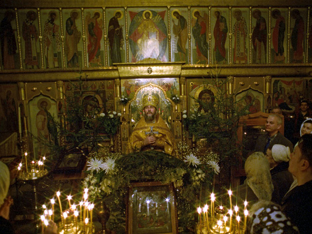 Почти три четверти россиян (72%) собираются праздновать Рождество 7 января - по православному церковному (юлианскому) календарю. Среди считающих себя православными эта доля еще выше - 87%