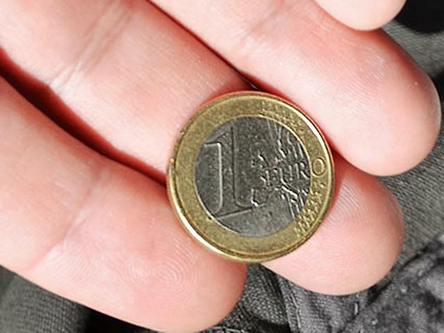 Китайцы научились подделывать монеты в 1 евро, считавшиеся суперзащищенными