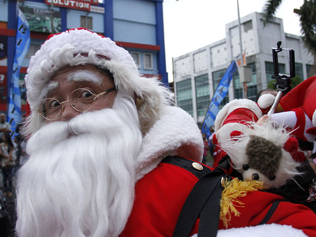 Сани Санта-Клауса, запряженный знаменитыми оленями, благополучно добрались обратно на Северный полюс