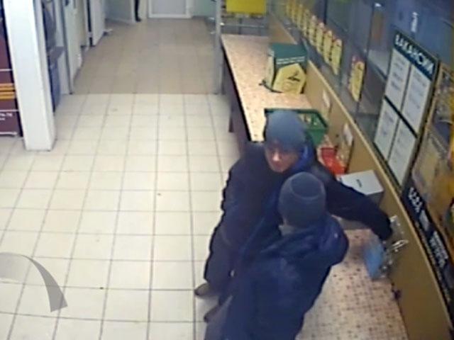 20 декабря двое мужчин похитили из коробки для пожертвований, установленной в магазине около трехсот рублей