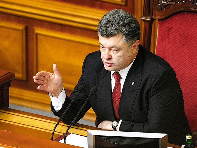 Президент Украины Петр Порошенко прибыл в Верховную Раду, где проводит заседание фракции "Блока Петра Порошенко"