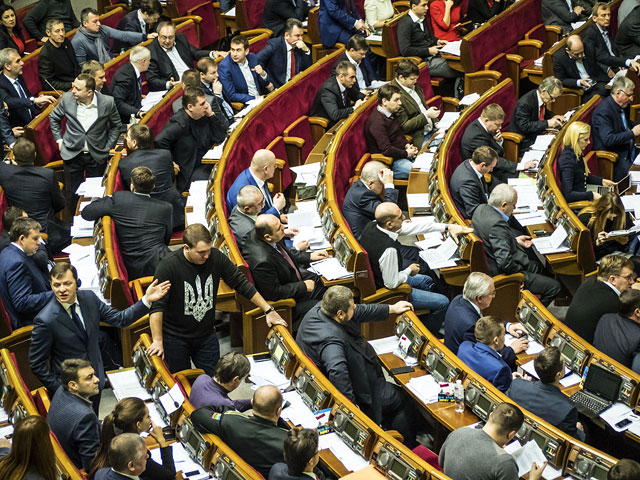 Верховная Рада приняла закон о госбюджете Украины на 2015 год с условием его пересмотра к февралю